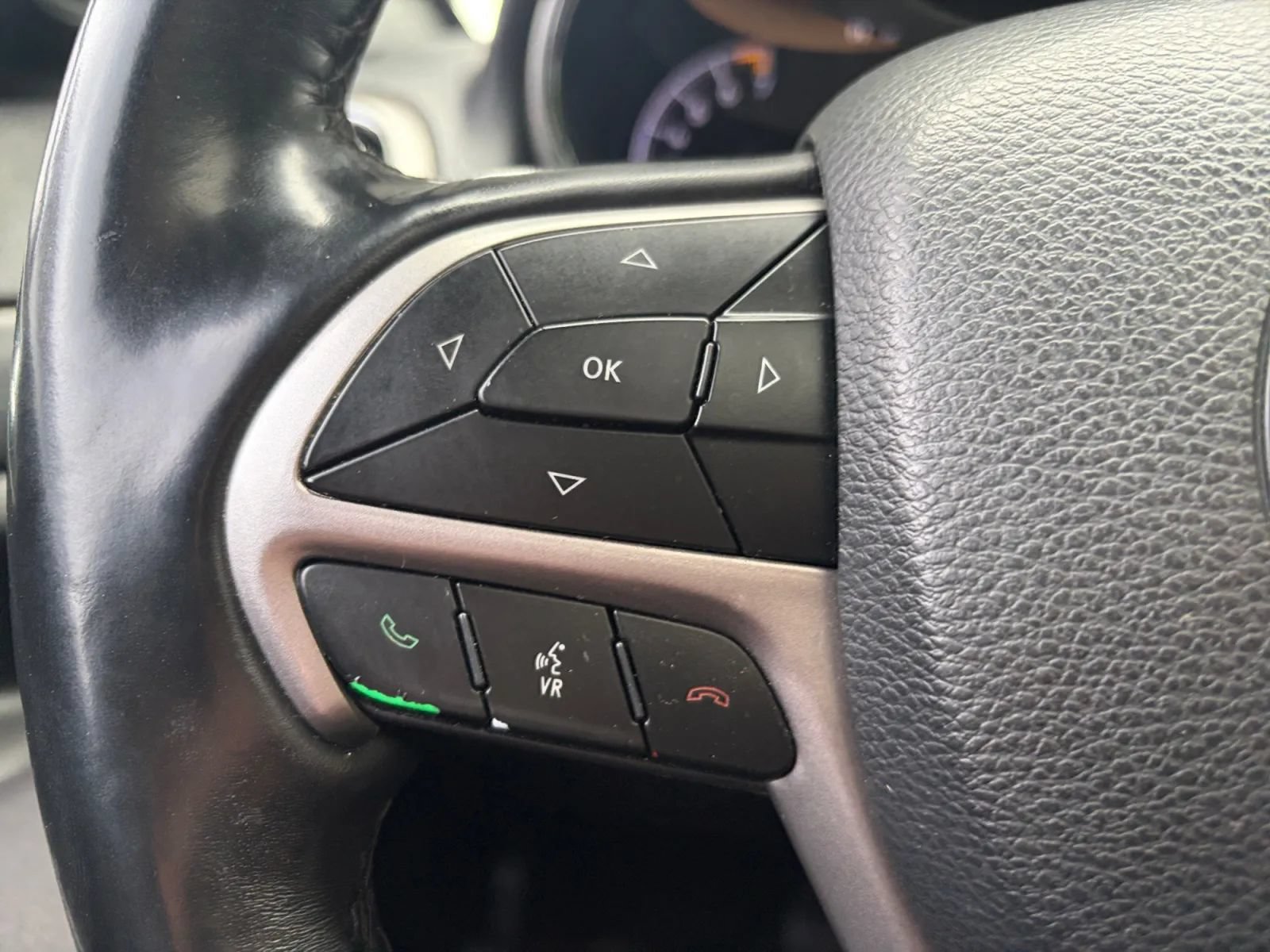Used 2019 Jeep Grand Cherokee Altitude AWD/4WD image 30