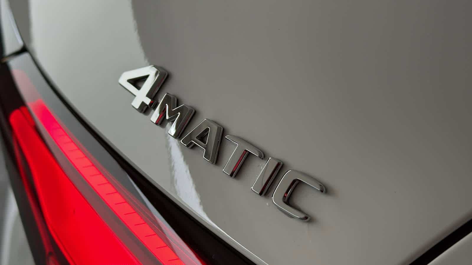 Used 2025 Mercedes-Benz GLC 300 4MATIC image 13