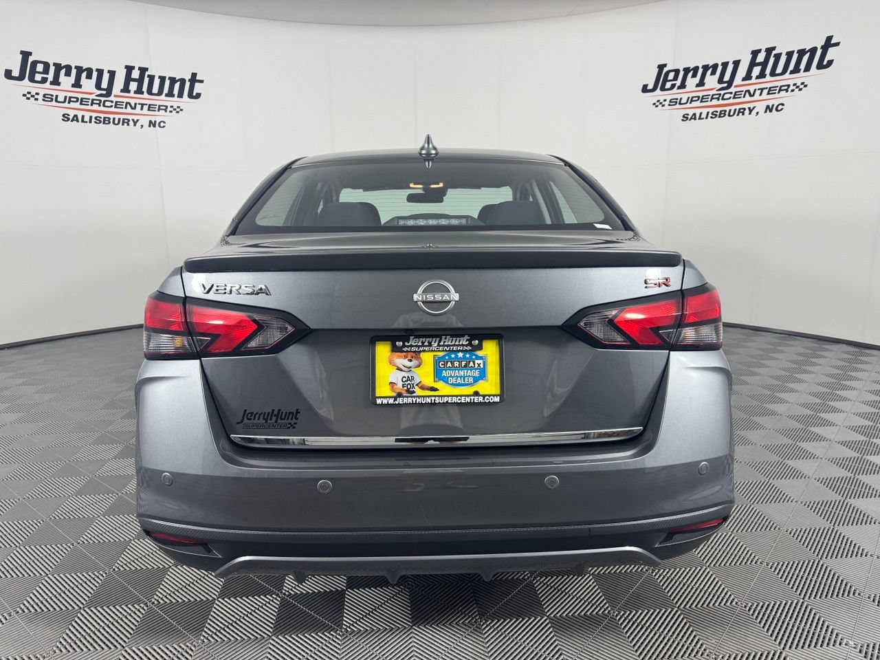 Used 2025 Nissan Versa SR FWD image 7
