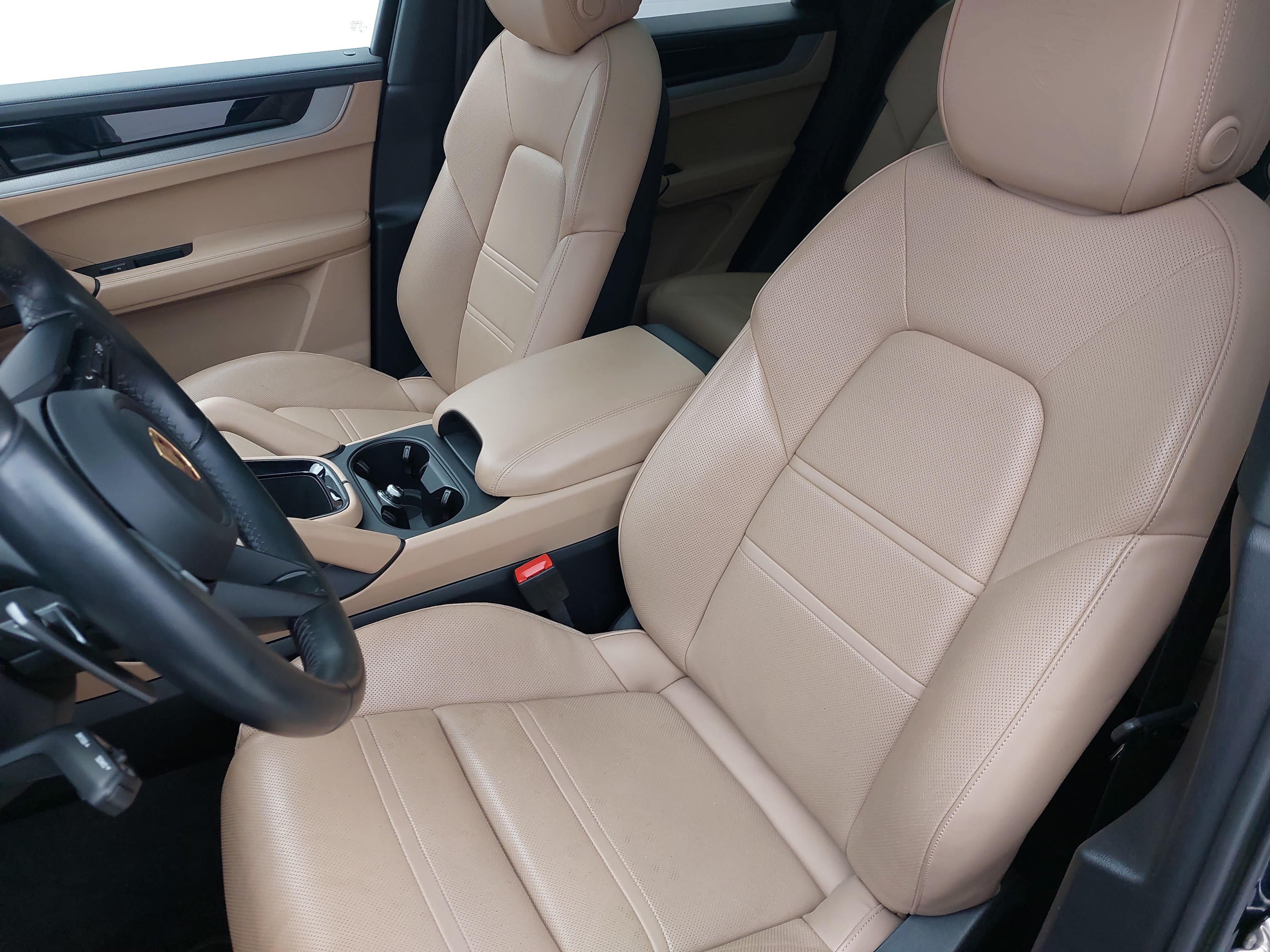 Certified 2024 Porsche Cayenne w/ Premium Package Plus (PFM) AWD/4WD image 17