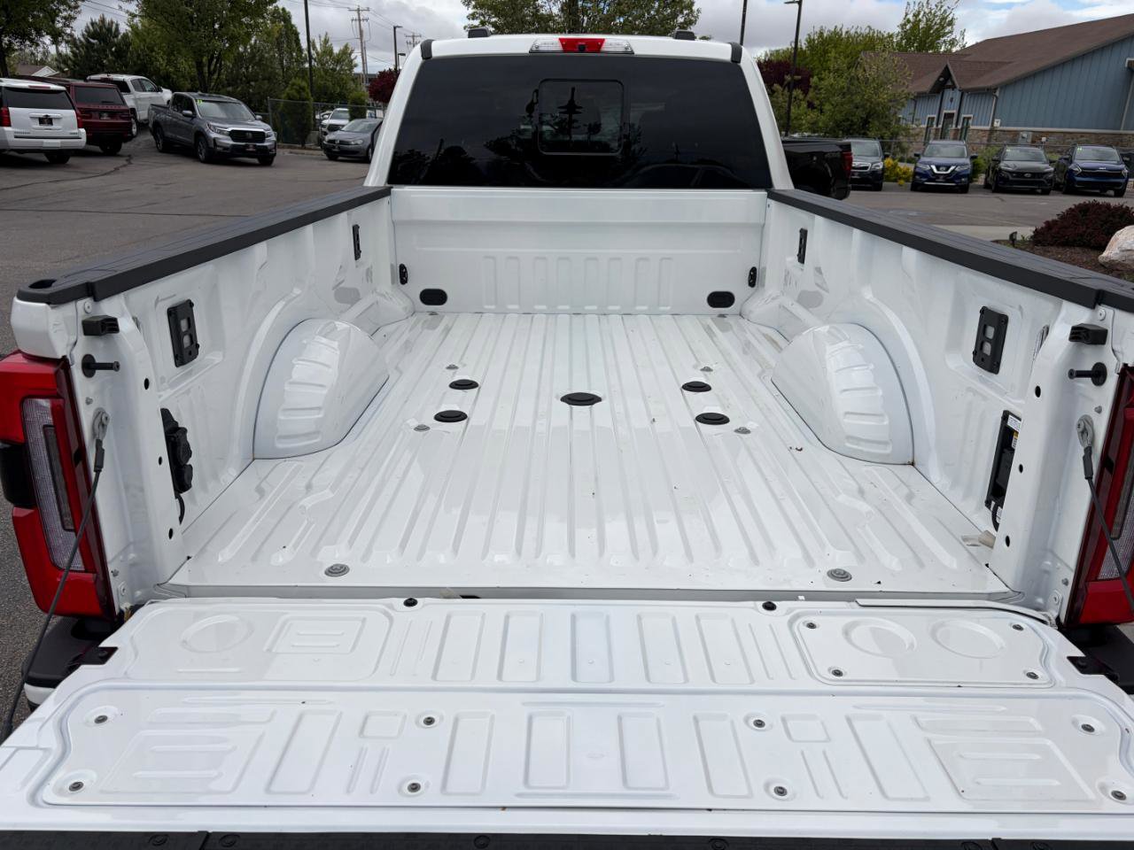 Used 2025 Ford F450 Platinum w/ Camper Package image 33