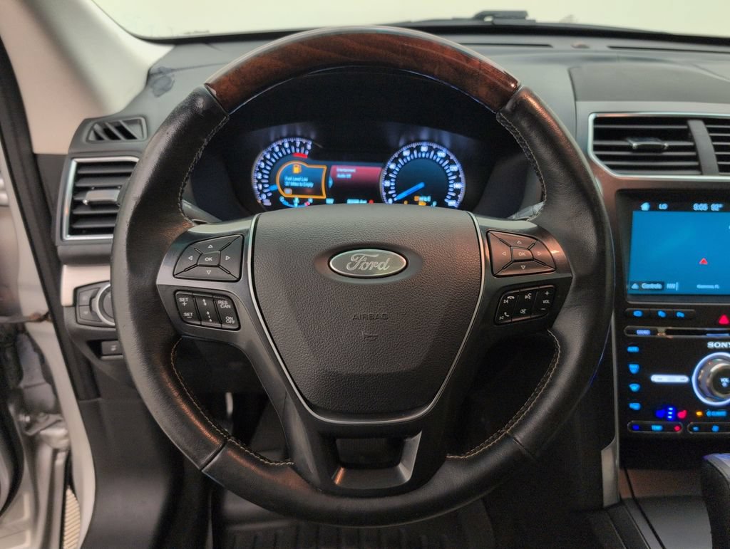 Used 2017 Ford Explorer Platinum AWD/4WD image 36