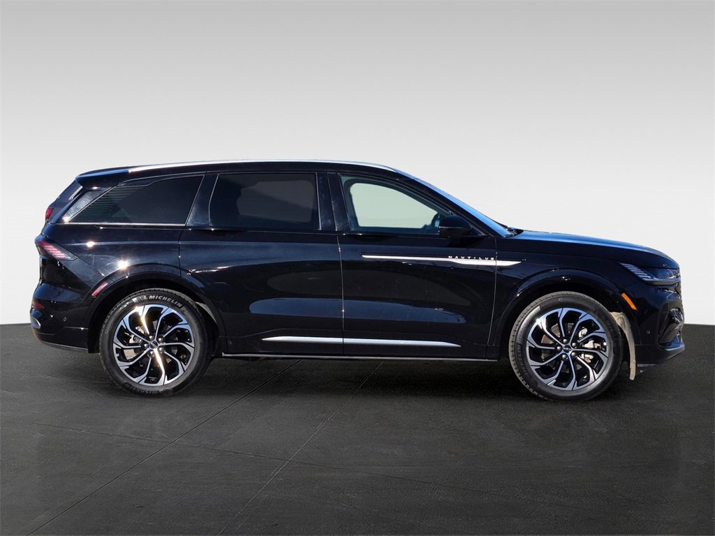 Used 2024 Lincoln Nautilus Reserve image 7