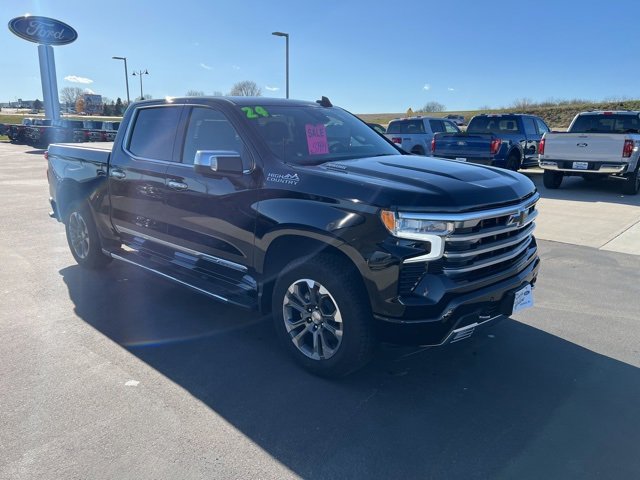 Used 2024 Chevrolet Silverado 1500 High Country w/ Technology Package image 3