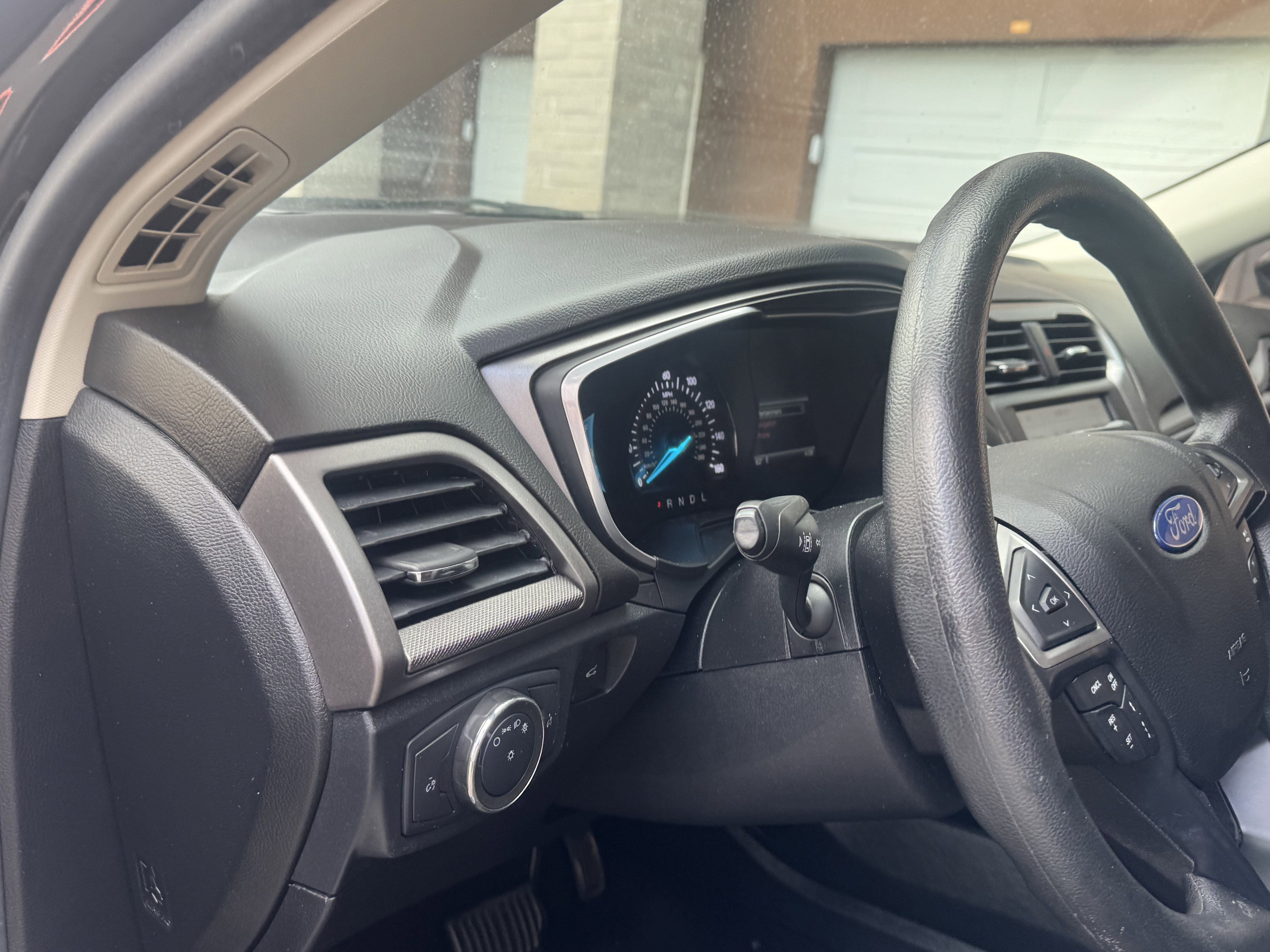 Used 2020 Ford Fusion SE image 16