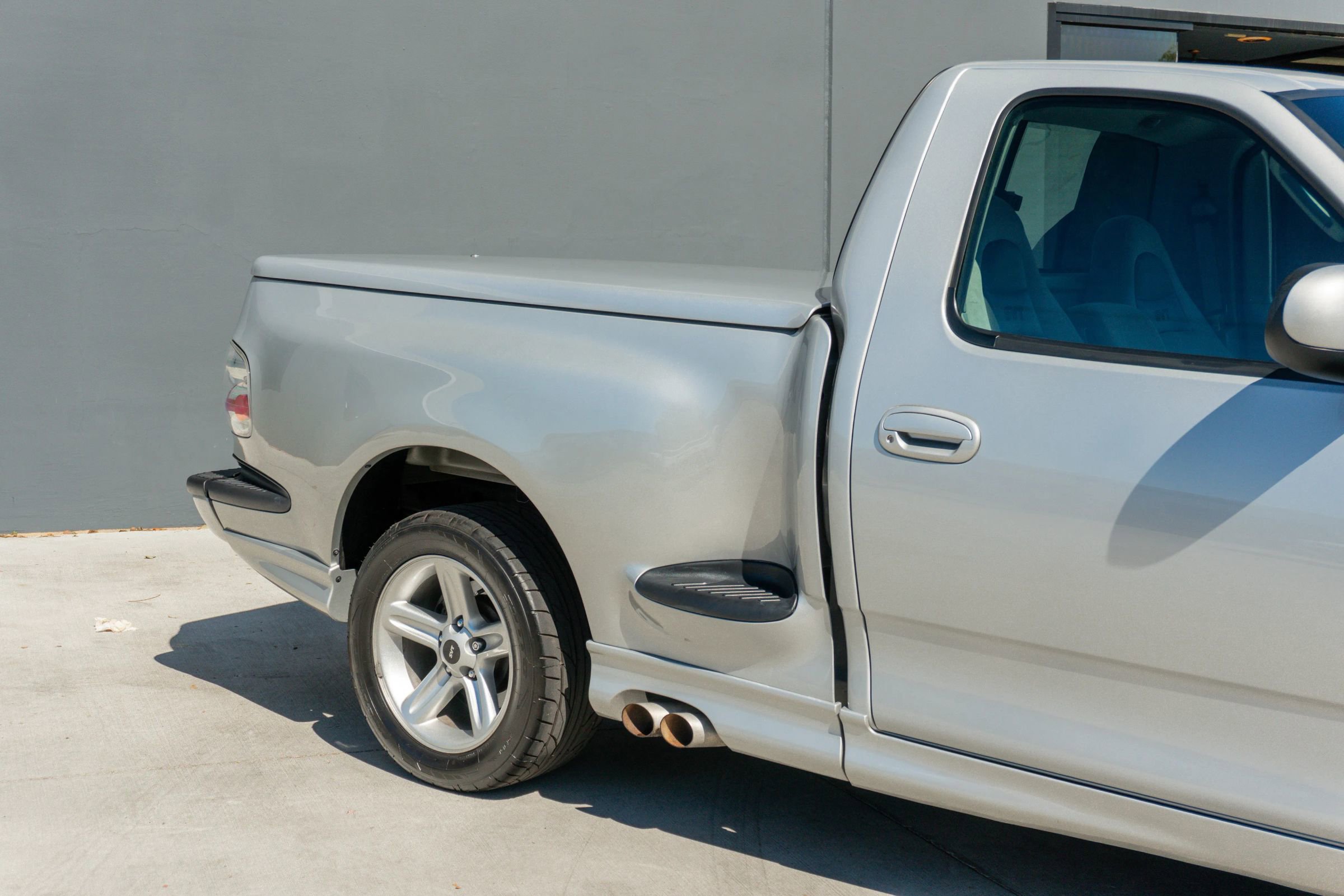 Used 2004 Ford F150 Lightning RWD image 33
