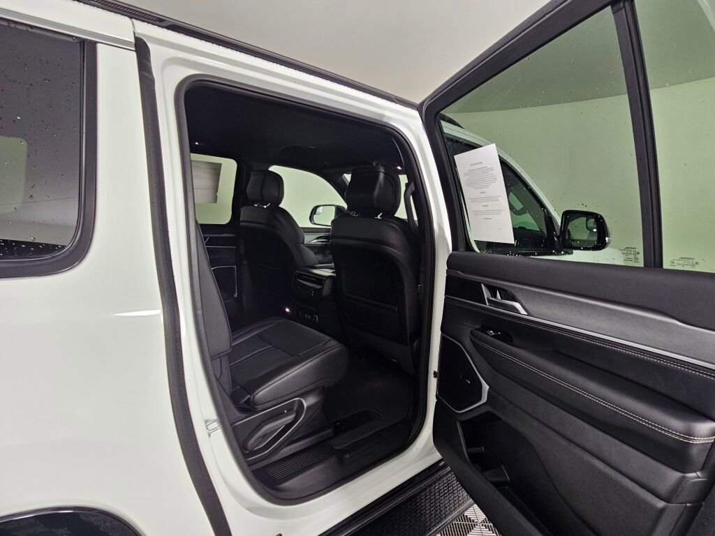 New 2026 Jeep Grand Wagoneer L 4WD w/ HD Trailer Tow Package image 36