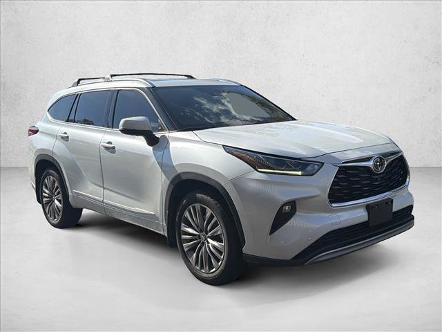 Used 2022 Toyota Highlander Platinum AWD/4WD image 3