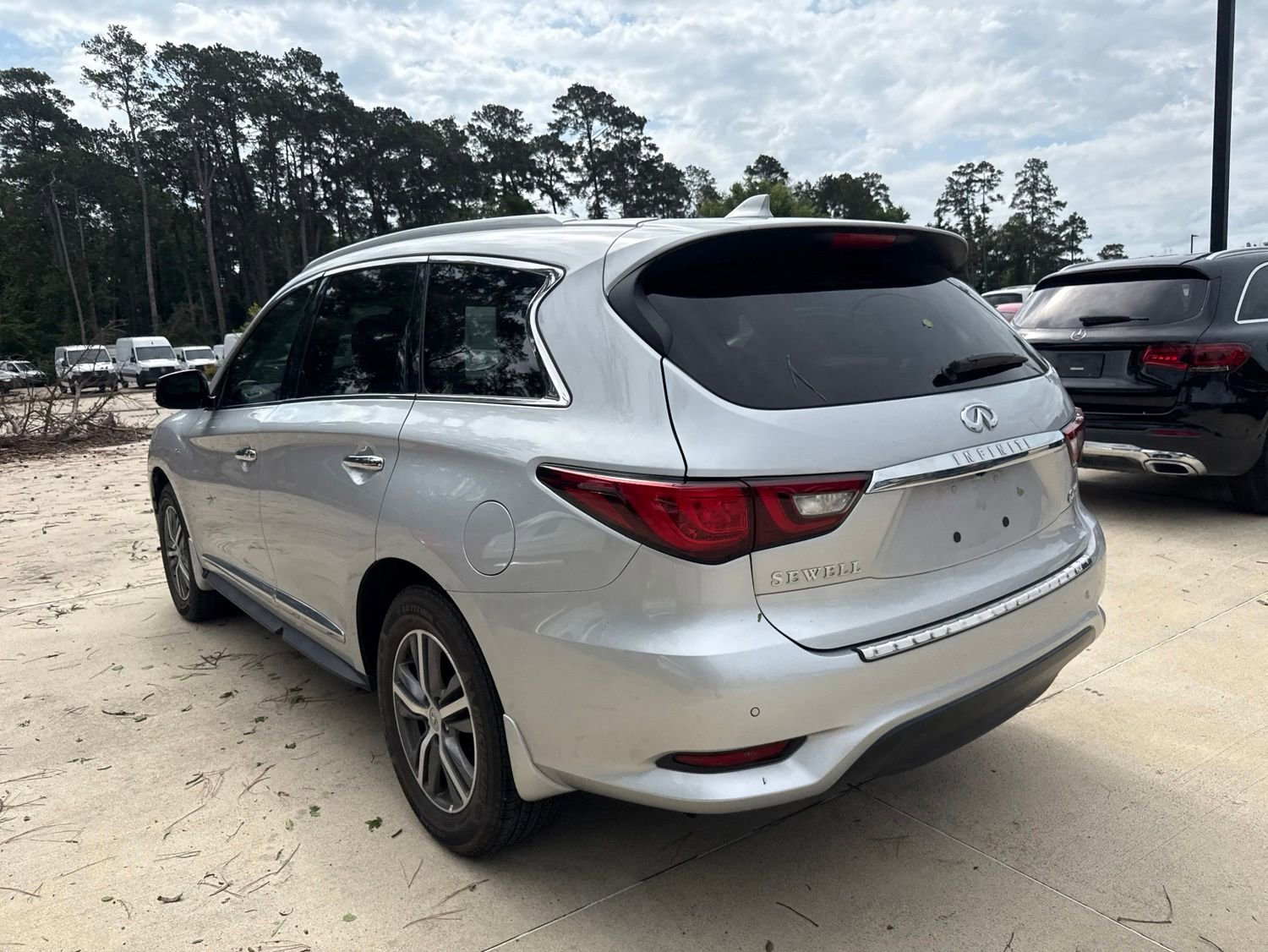 Used 2020 INFINITI QX60 Luxe w/ Essential Package FWD image 6
