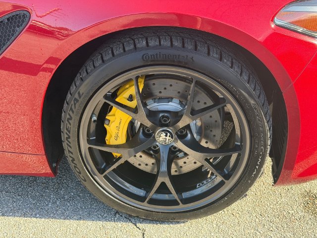 Used 2019 Alfa Romeo Giulia Quadrifoglio w/ Driver Assist Dynamic Package RWD image 18