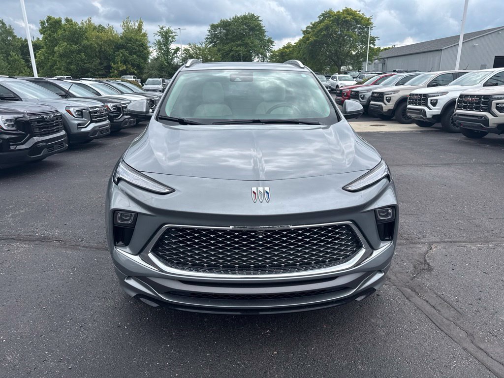 Used 2024 Buick Encore GX Avenir w/ Avenir Technology Package FWD image 5