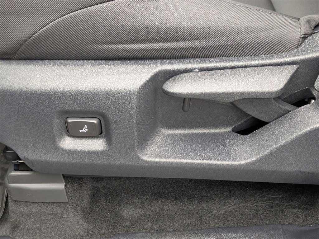 Certified 2025 Toyota Tacoma SR5 image 21