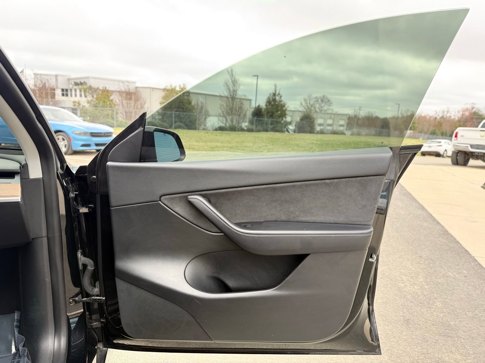 Used 2022 Tesla Model Y Long Range image 37