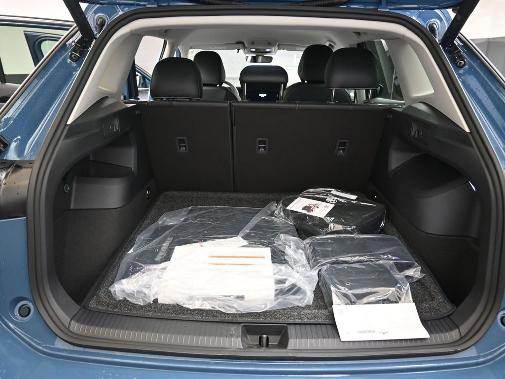 New 2026 Volkswagen Tiguan SE image 17
