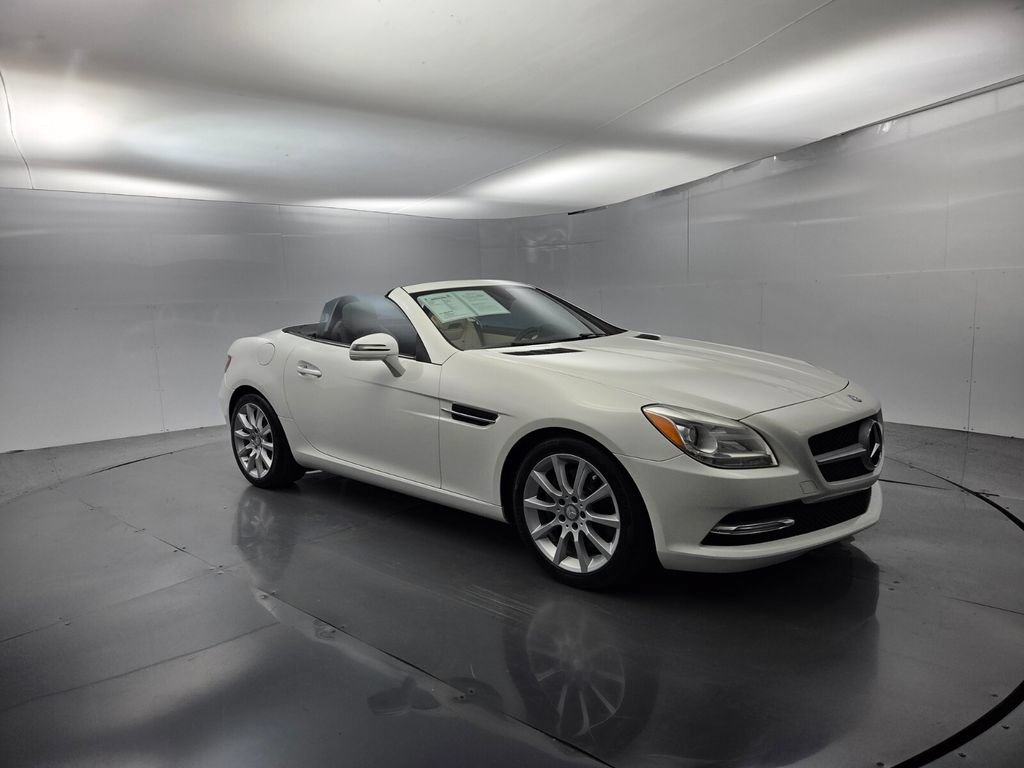 Used 2016 Mercedes-Benz SLK 300 image 2