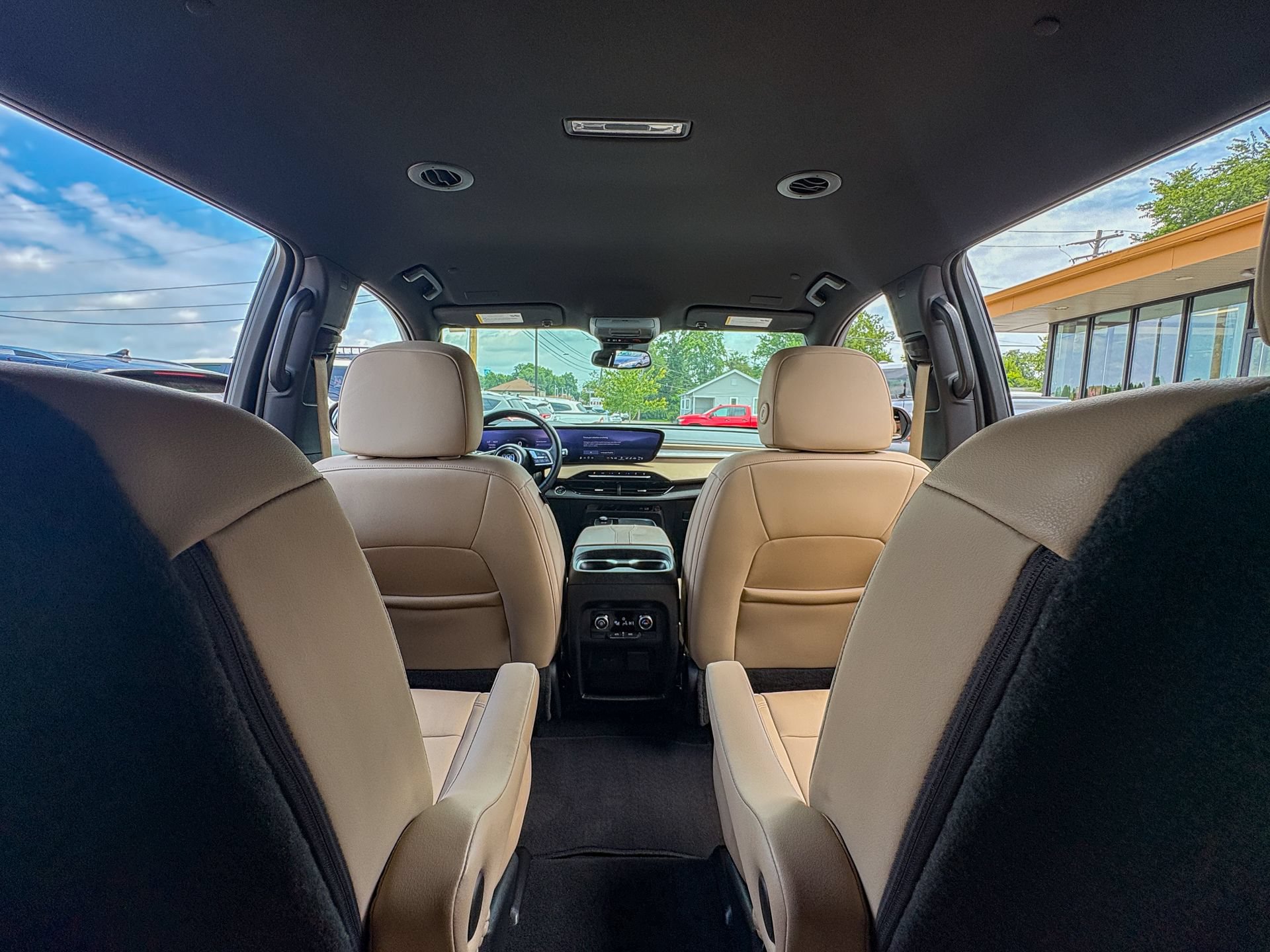 Used 2025 Buick Enclave Preferred w/ Power Package FWD image 29