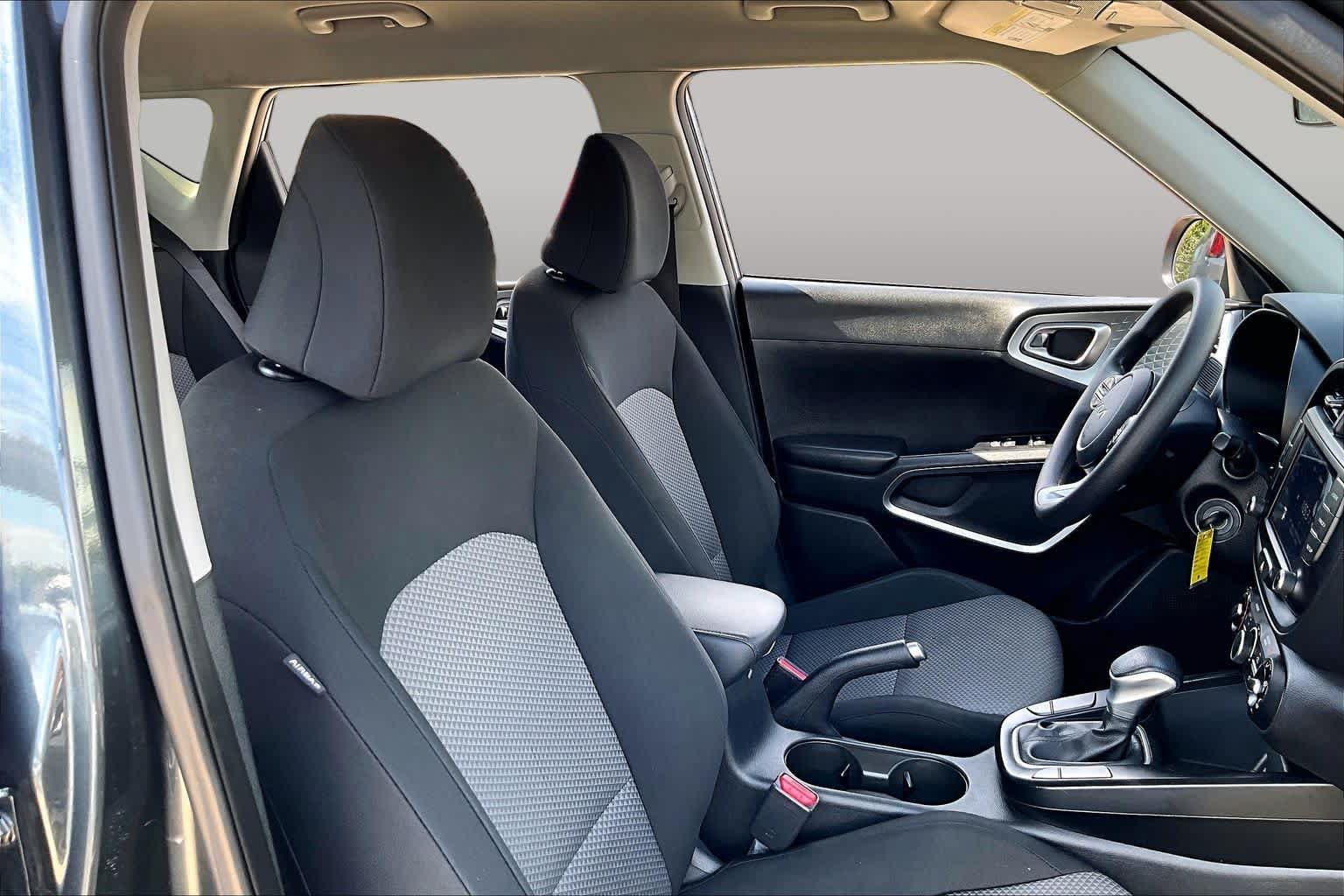 Used 2023 Kia Soul LX FWD image 9