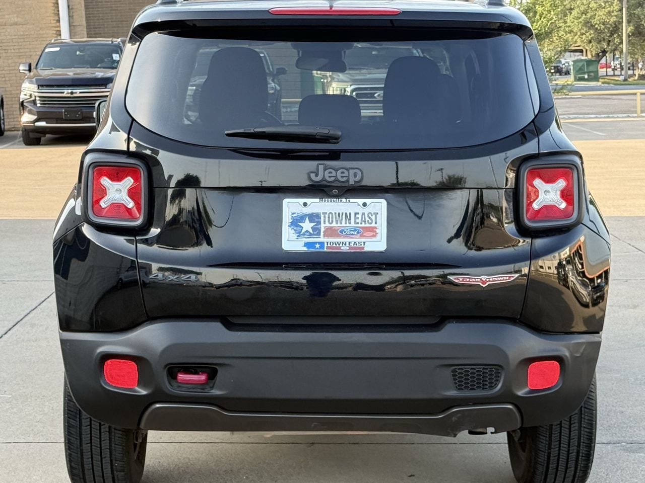 Used 2017 Jeep Renegade Trailhawk AWD/4WD image 6