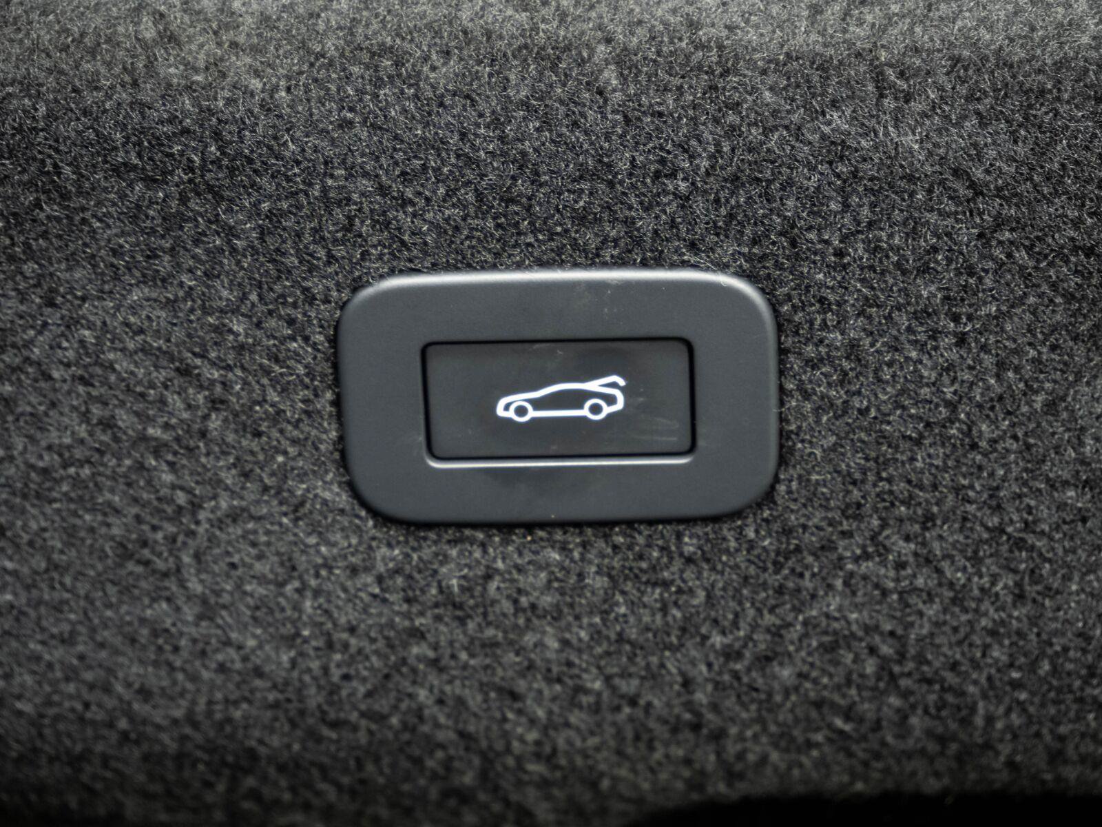 Used 2022 Jaguar XF R-Dynamic SE AWD/4WD image 31