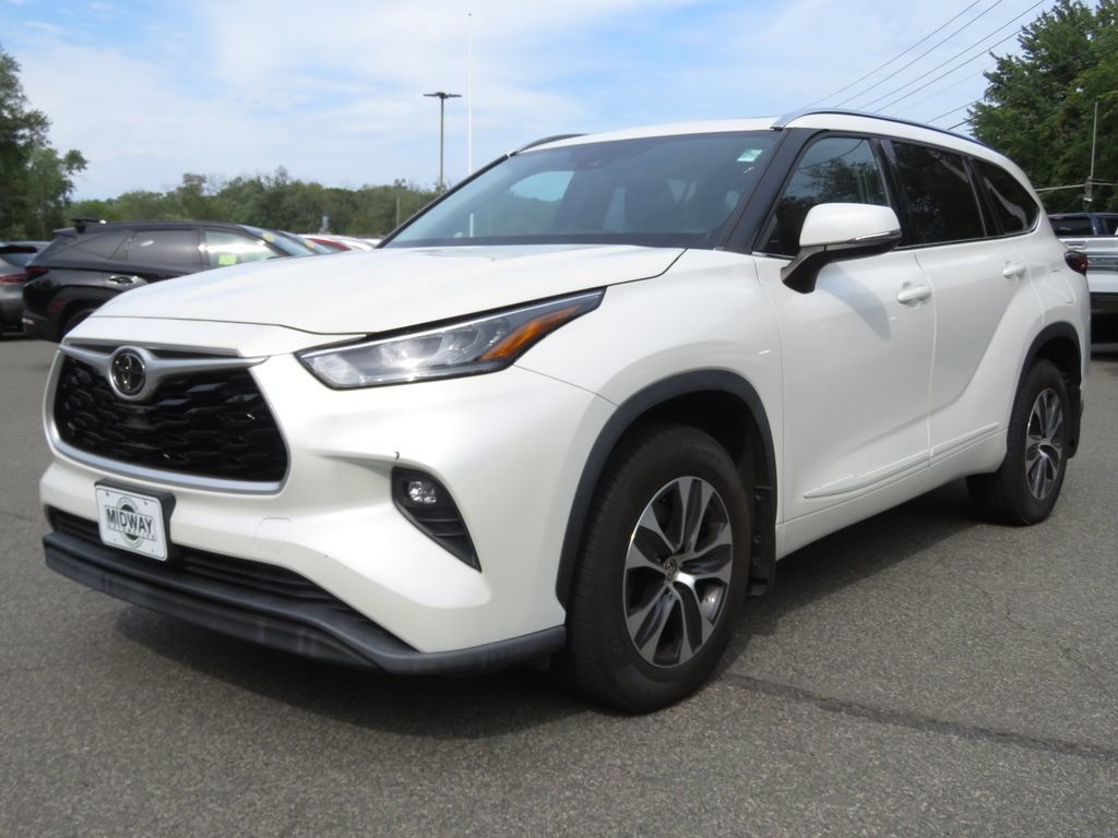Used 2020 Toyota Highlander XLE AWD/4WD image 1