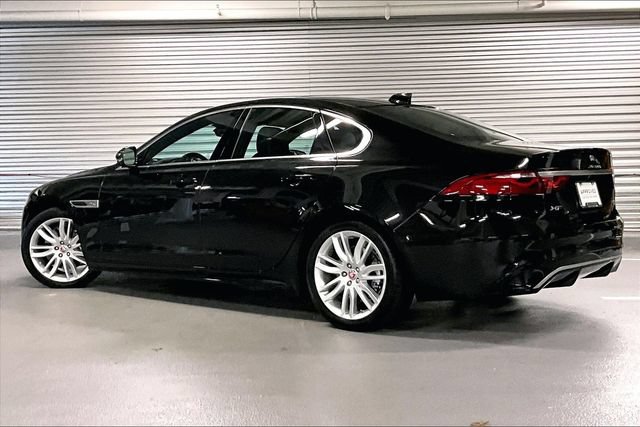 Certified 2022 Jaguar XF R-Dynamic SE AWD/4WD image 10