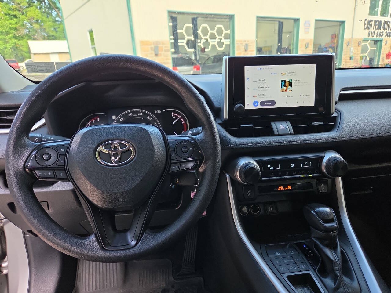 Used 2023 Toyota RAV4 LE AWD/4WD image 10