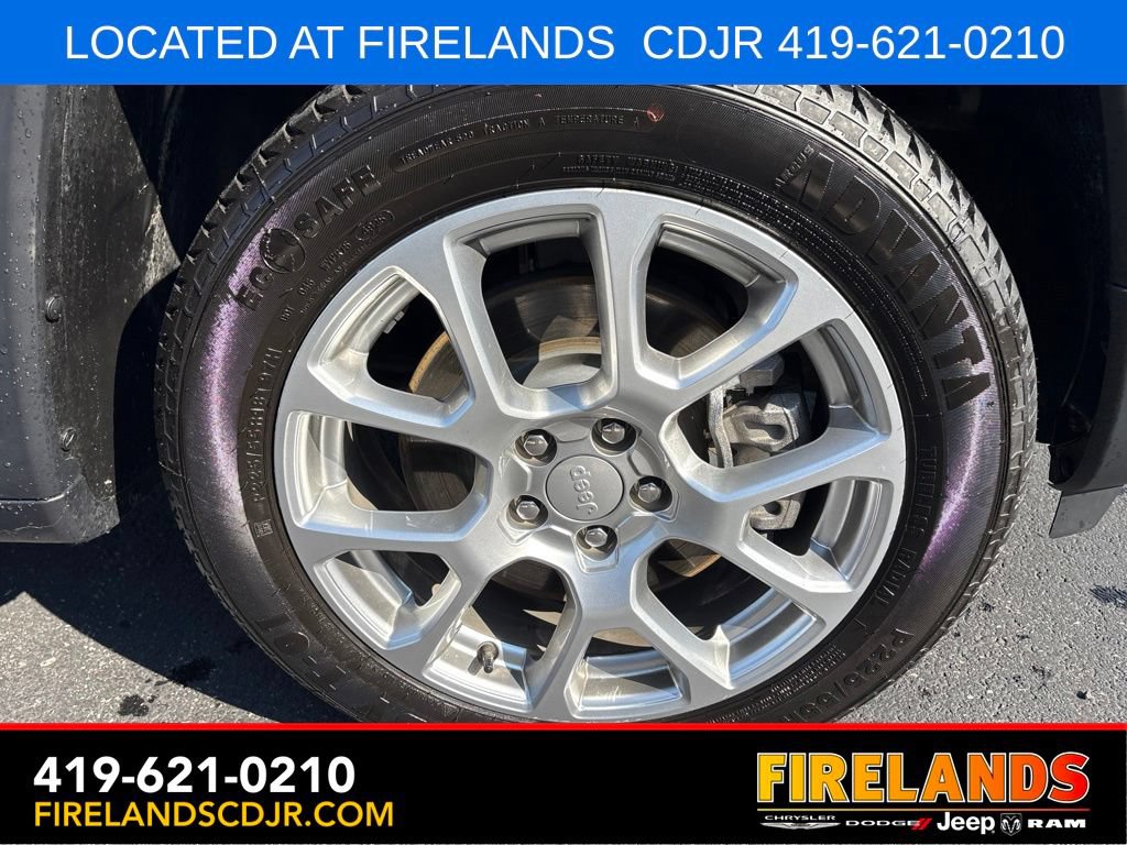 Used 2024 Jeep Compass Latitude w/ Sun and Sound Group AWD/4WD image 12