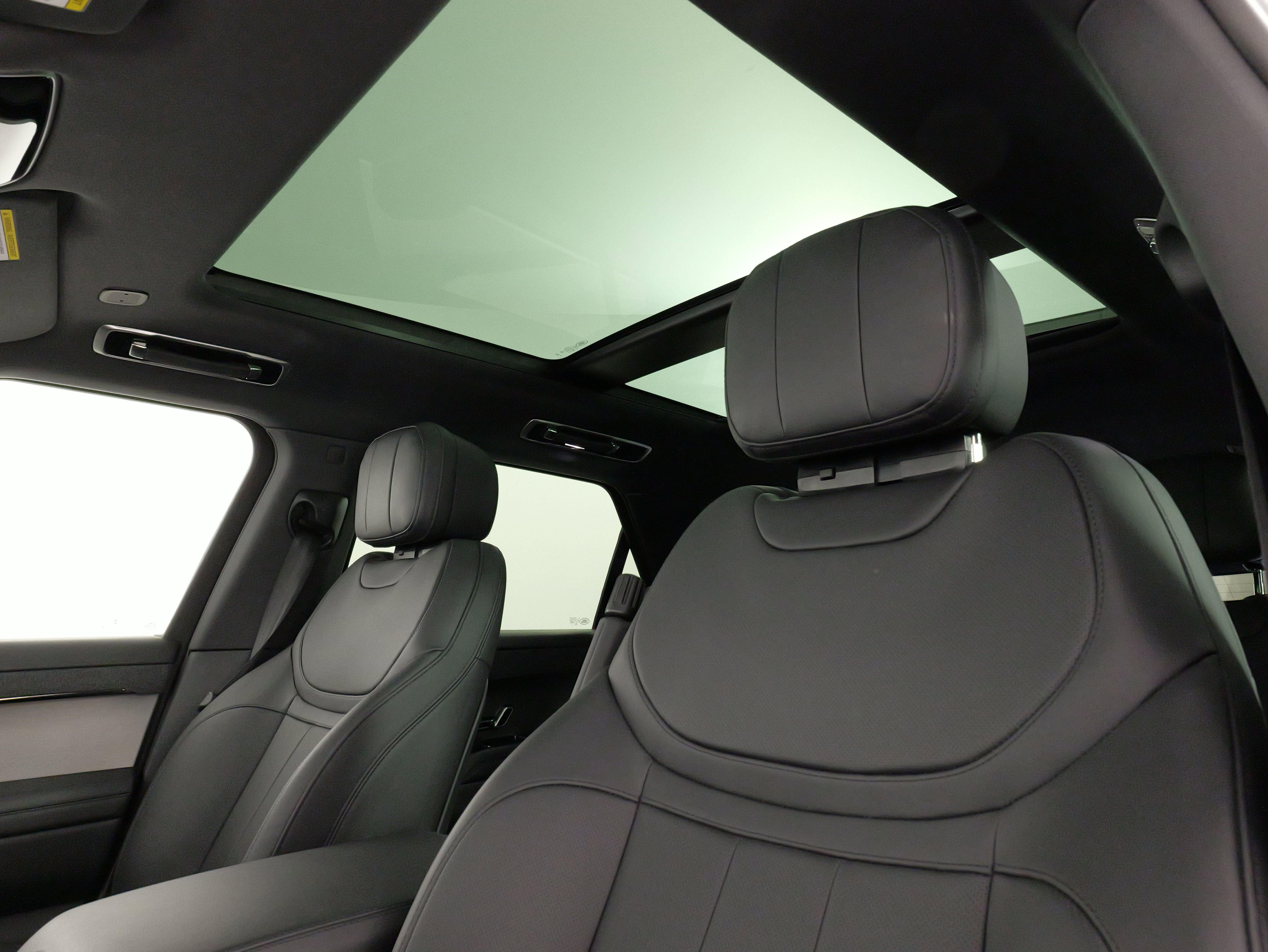 Used 2025 Land Rover Range Rover Sport SE image 31