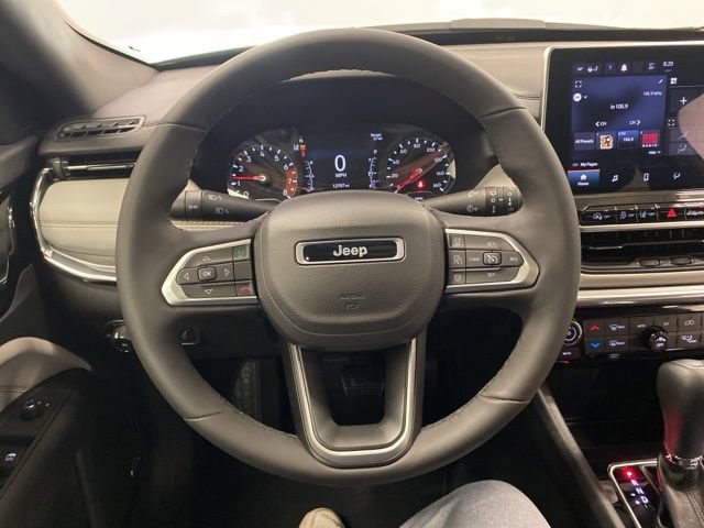 Used 2023 Jeep Compass Limited w/ Sun and Sound Group AWD/4WD image 18