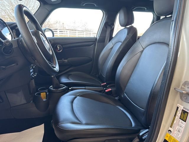 Used 2016 MINI Cooper 4-Door Hardtop image 12
