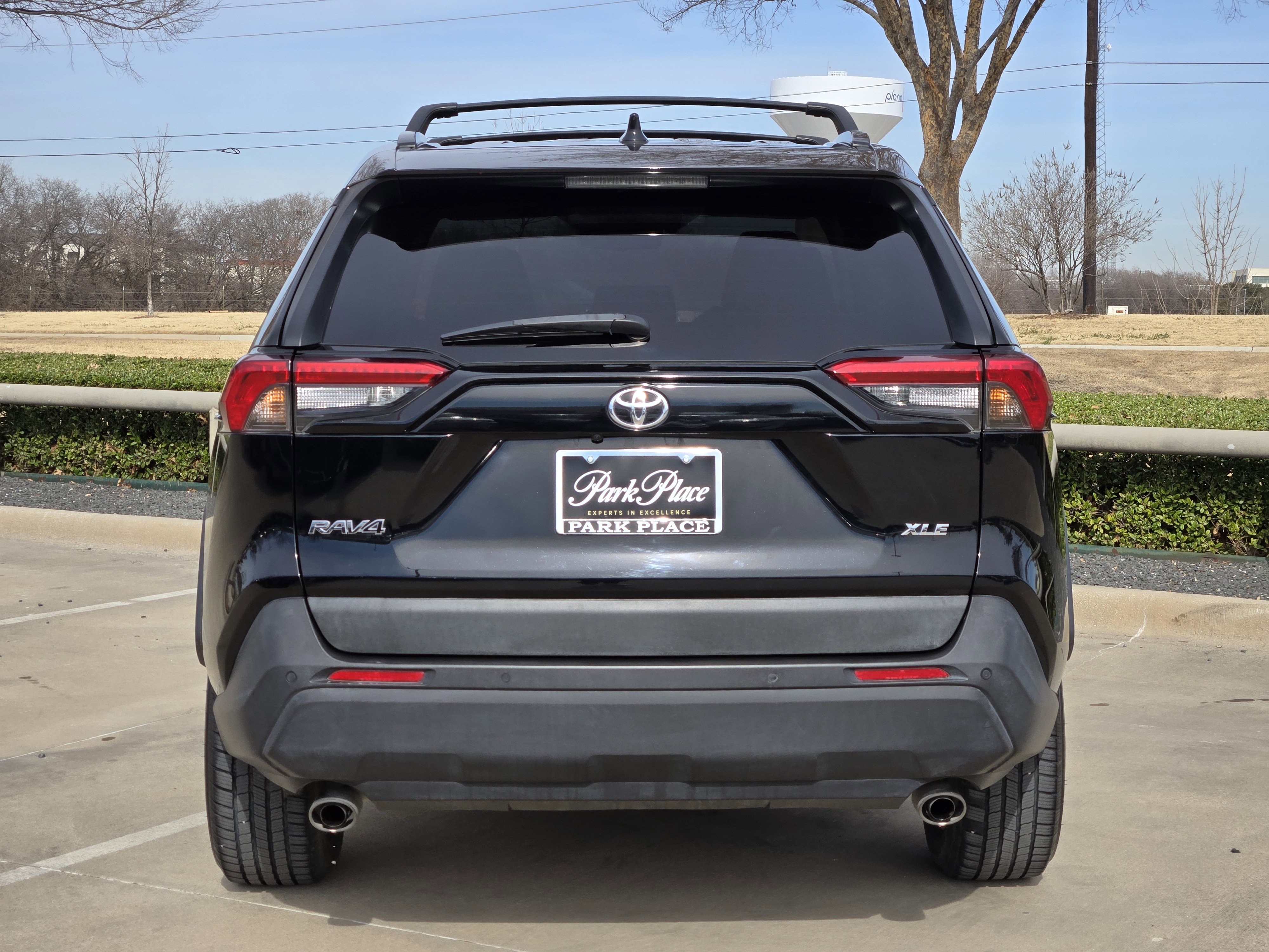 Used 2020 Toyota RAV4 XLE Premium image 5