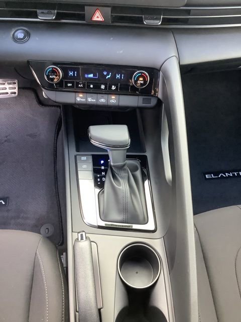 Certified 2025 Hyundai Elantra Sport image 33