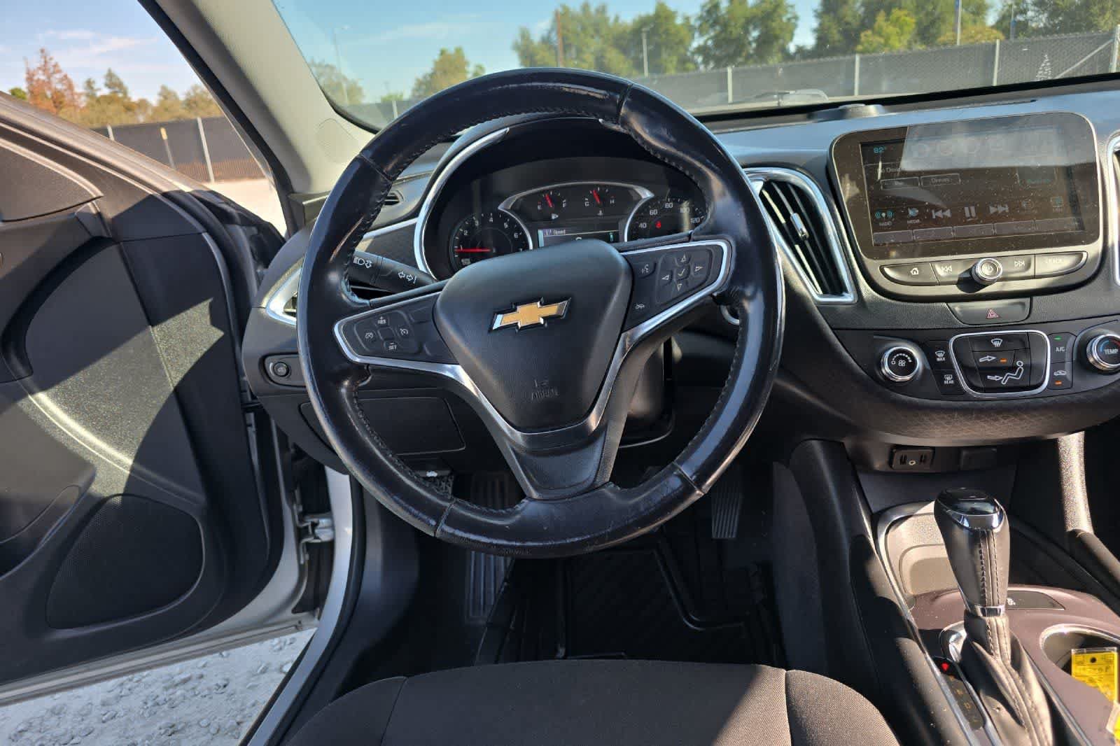 Used 2018 Chevrolet Malibu LT FWD image 16