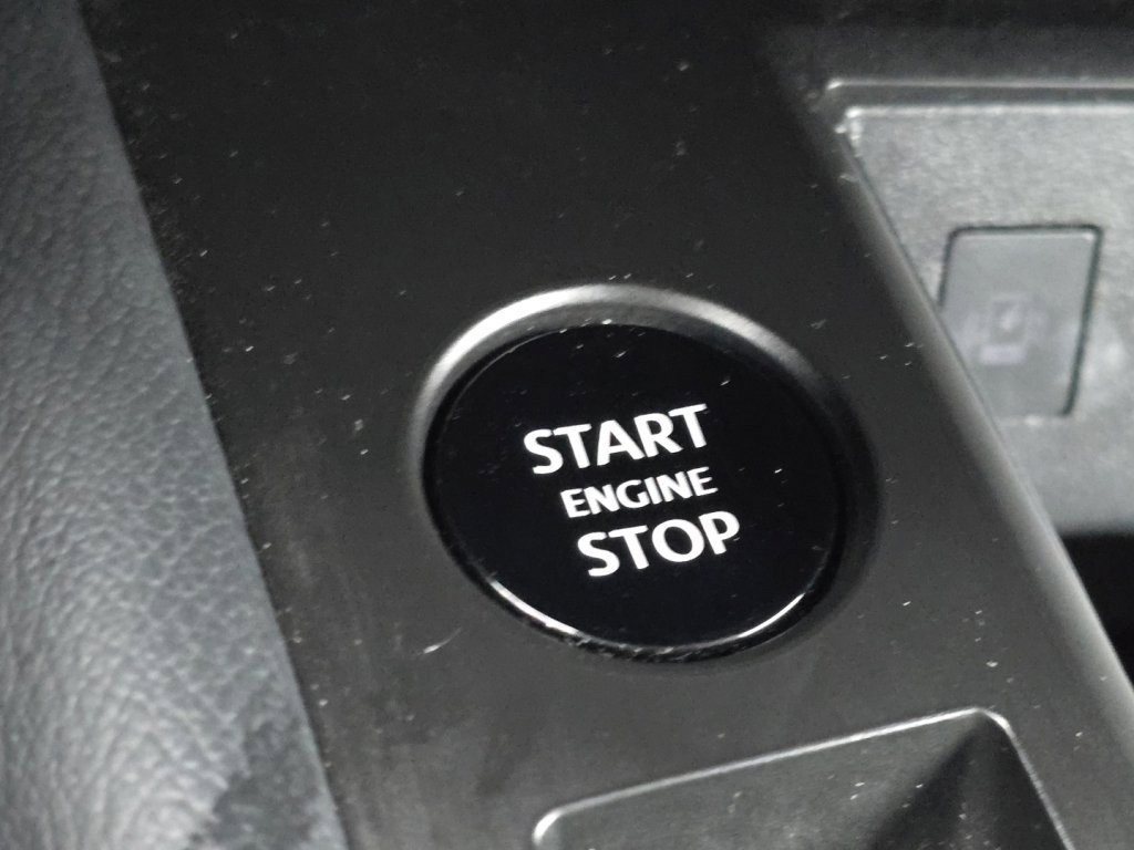 Used 2025 Nissan Kicks SR image 27