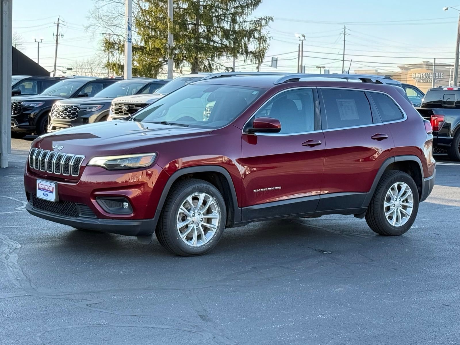 Used 2019 Jeep Cherokee Latitude w/ Popular Appearance Group image 7