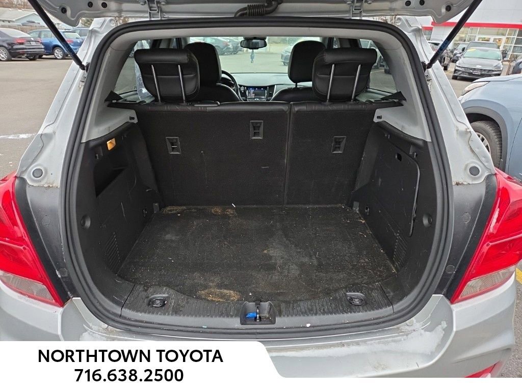 Used 2020 Chevrolet Trax LT w/ LT Convenience Package image 8