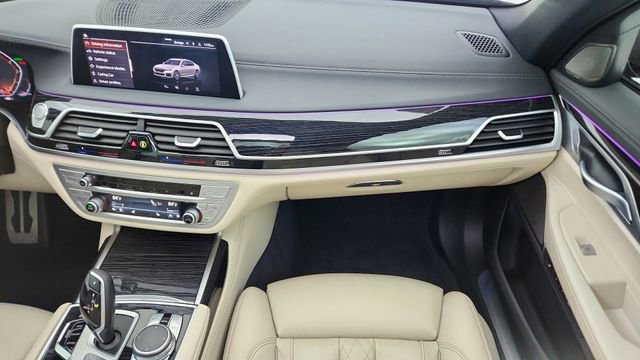 Used 2022 BMW 740i xDrive w/ M Sport Package image 38