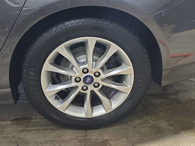 Used 2017 Ford Fusion SE image 33
