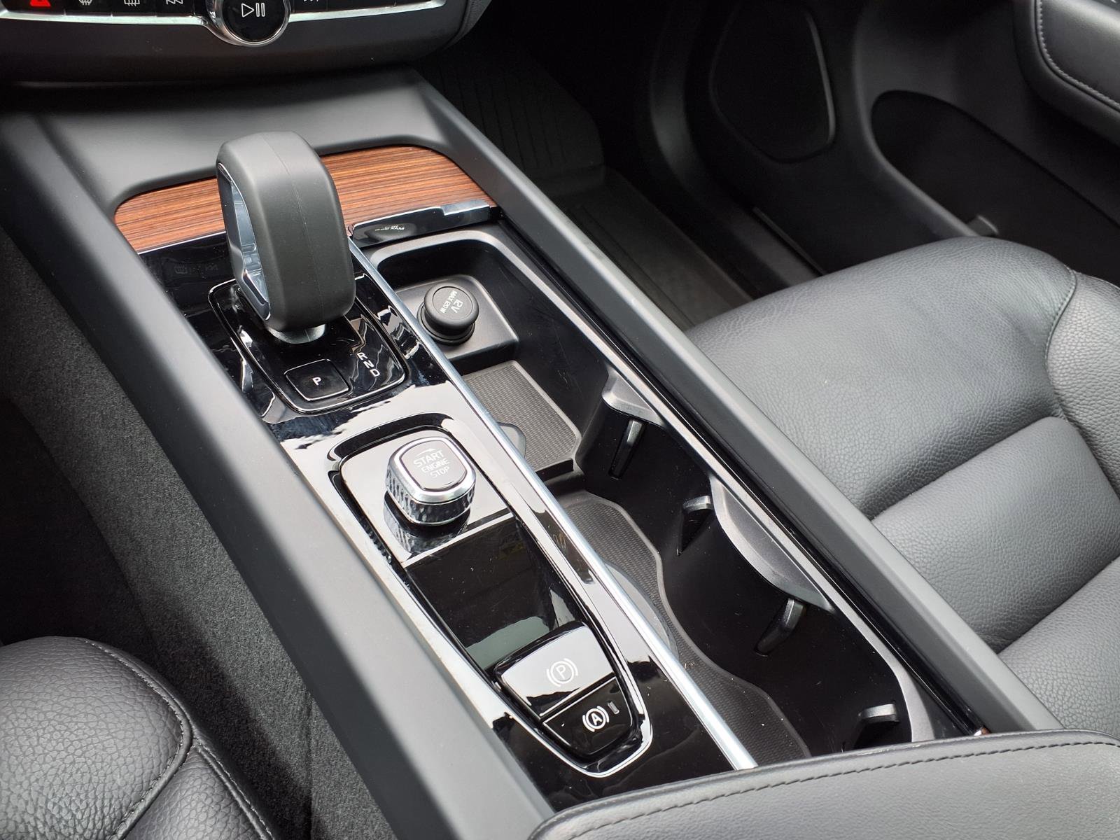 Certified 2024 Volvo XC60 B5 Plus w/ Climate Package image 25