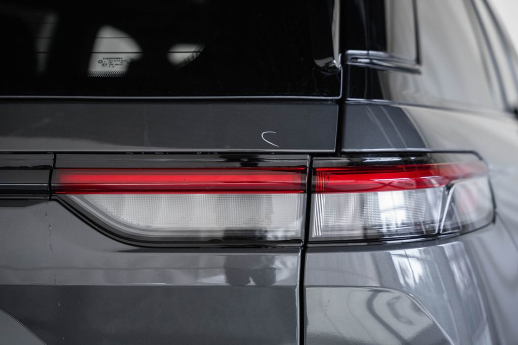 New 2025 Jeep Grand Cherokee Limited image 6