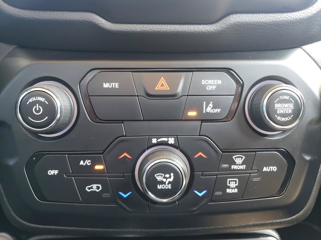 Certified 2023 Jeep Renegade Latitude AWD/4WD image 18