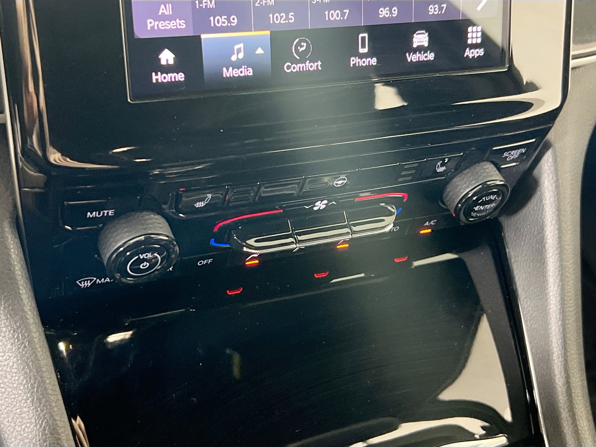 Used 2023 Jeep Grand Cherokee Altitude image 15