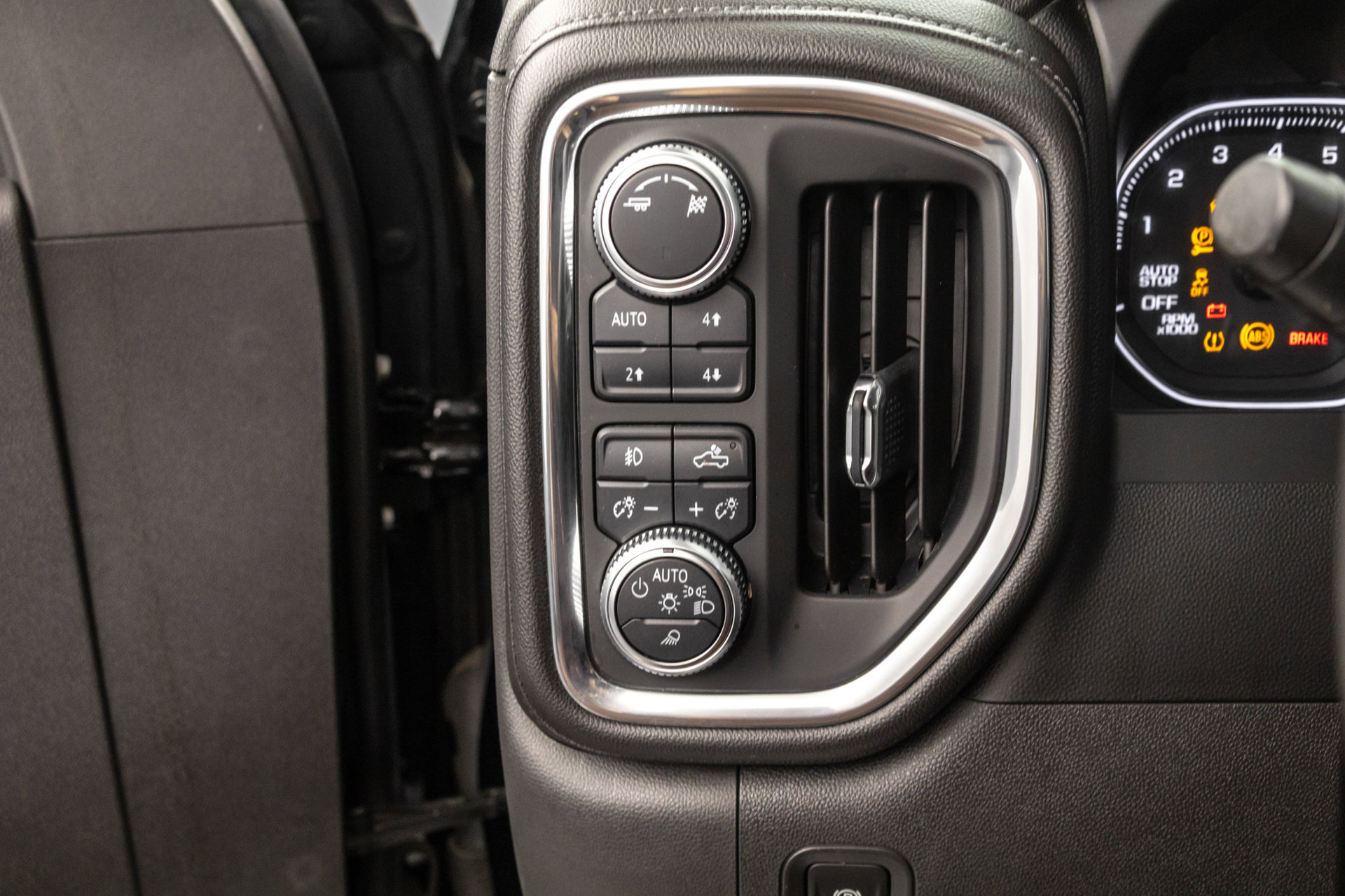 Used 2019 GMC Sierra 1500 SLT w/ SLT Premium Package AWD/4WD image 14