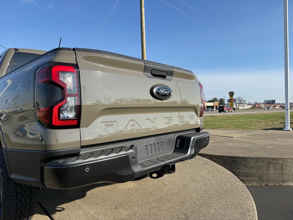 New 2025 Ford Ranger Lariat w/ Black Appearance Package image 9