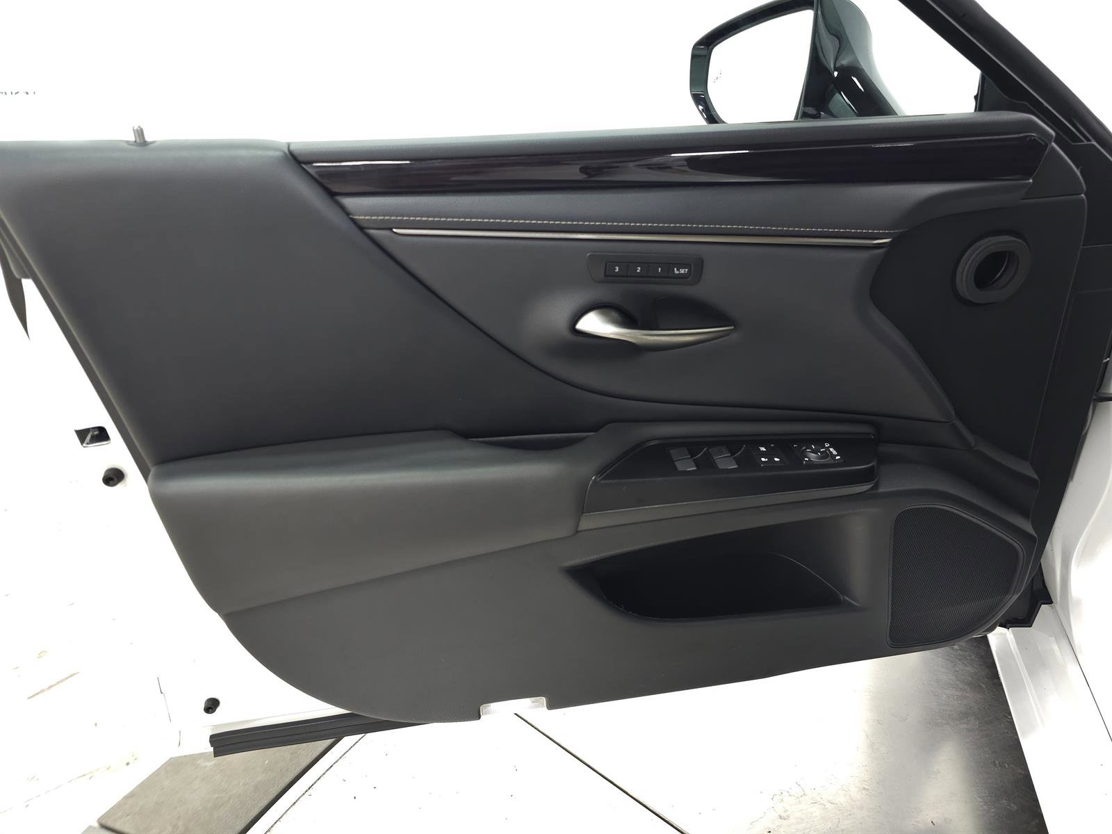 Used 2020 Lexus ES 350 w/ Premium Package image 12