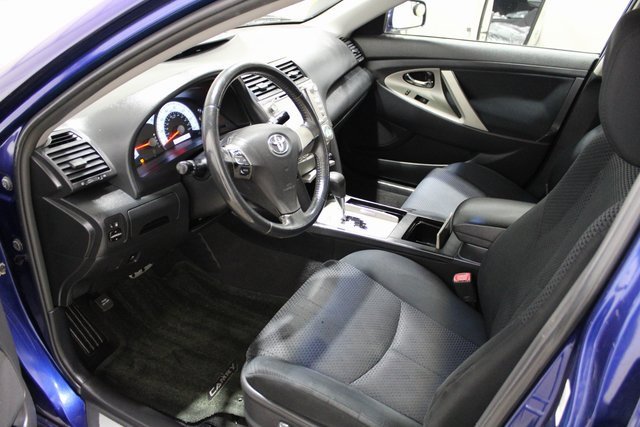 Used 2010 Toyota Camry SE image 3