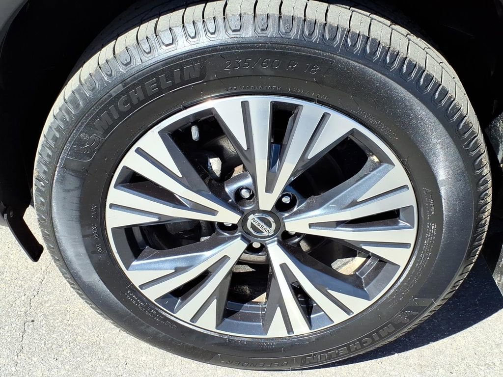 Used 2021 Nissan Rogue SV w/ Premium Package image 9