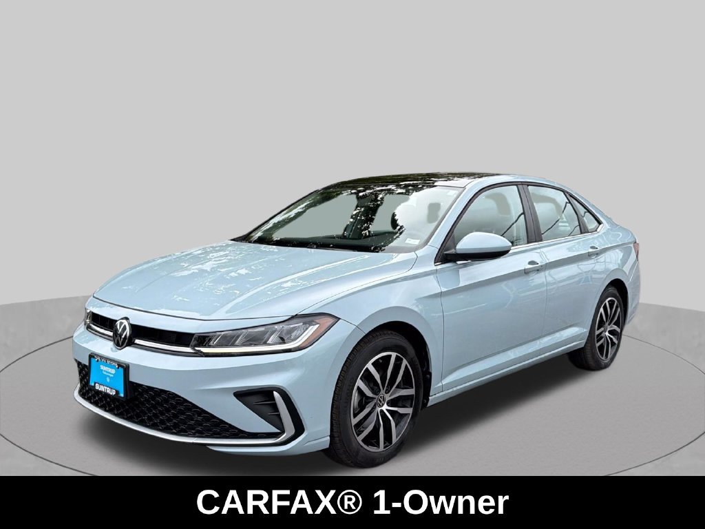 Used 2025 Volkswagen Jetta SE w/ Sunroof Package FWD image 4