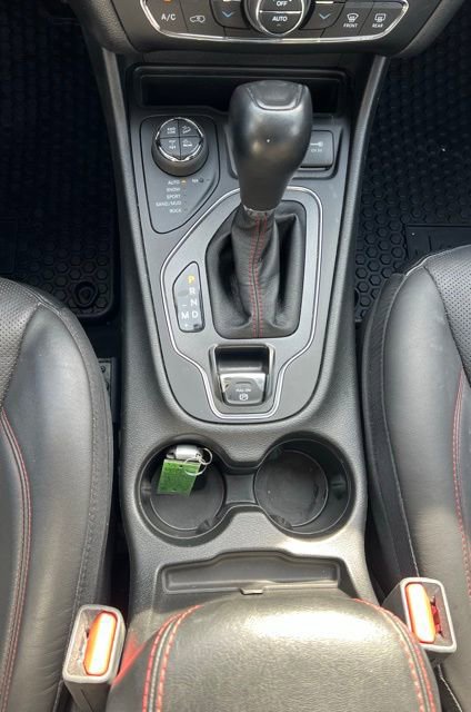 Used 2021 Jeep Cherokee Trailhawk w/ Premium Leather Package image 17