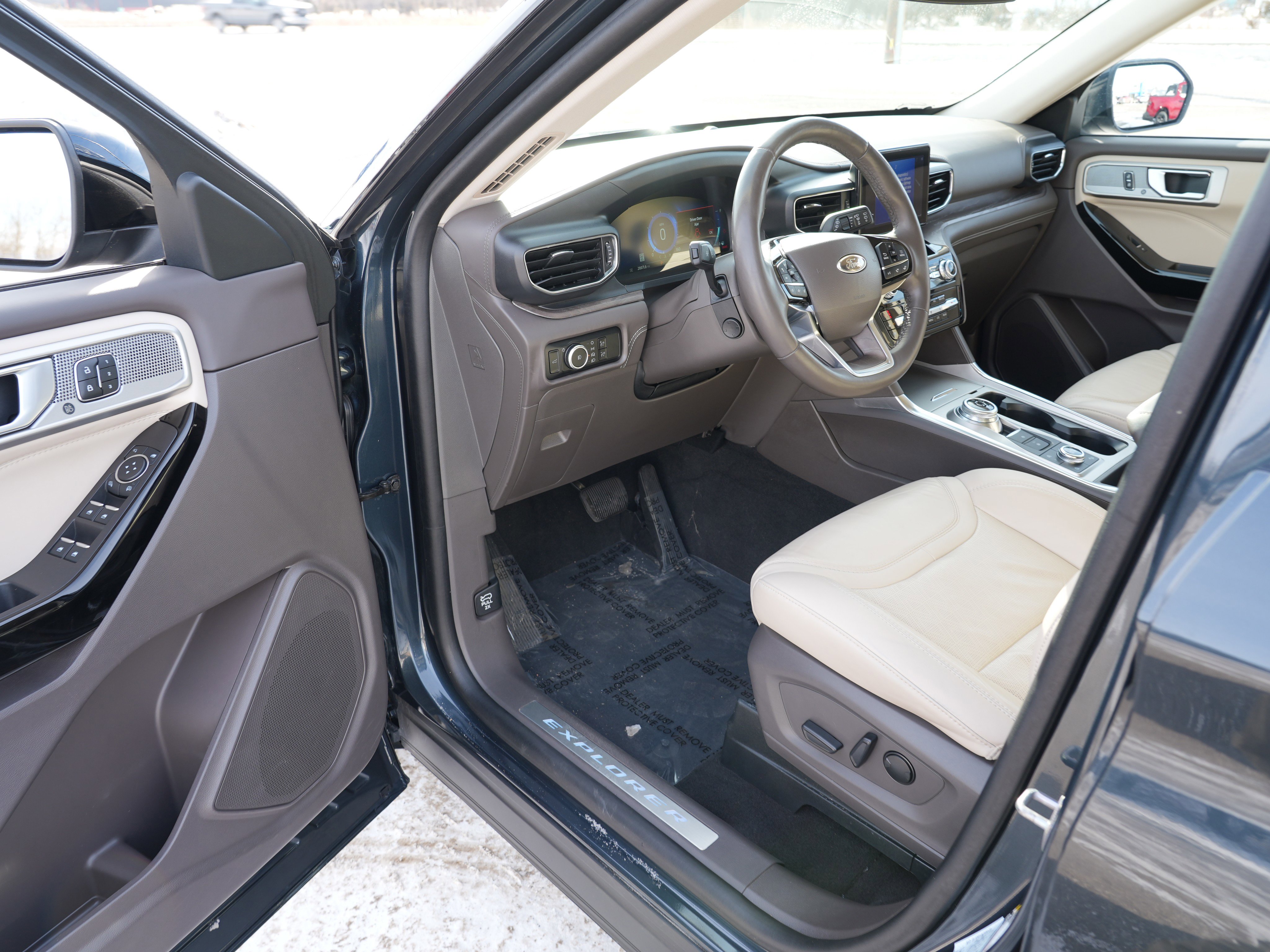 Used 2023 Ford Explorer Platinum w/ Class IV Trailer Tow Package image 17